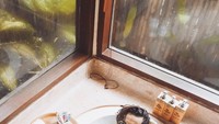 Nah saat di Bali, Harival tak menyiakan kesempatan untuk santai sambil spa tradisional. Ini potret ketika ia berendam di bath tub sambil menikmati teh hangat. Foto: Instagram @harivalzayuka