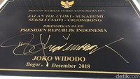 Dapat diketahui, jalan tol Bocimi yang diresmikan oleh orang nomor satu di Indonesia ini hanya pada ruas Ciawi-CIgombong dengan panjang 15,35 km. Foto: Sylke Febrina Laucereno