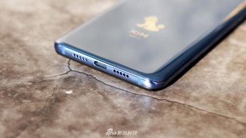 Punya dapur pacu Snapdragon 845 dengan RAM 10 GB dan ROM 256 GB. Foto: Sina Mobile