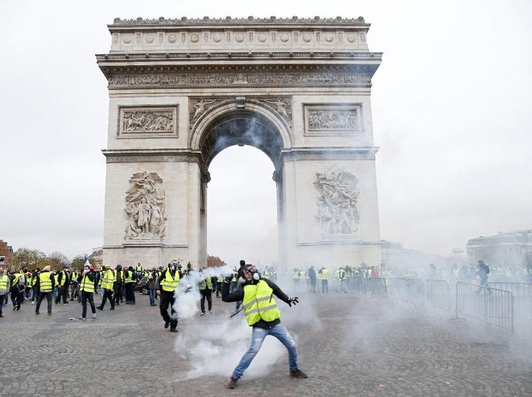 Potret Demo Rompi Kuning yang Disinggung Gibran Saat Debat Pilpres 2024