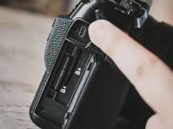 Penampakan GFX 50R, Kamera Medium Format Anyar Fujifilm