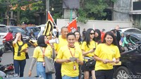 Acara dimulai dengan pawai jalan yang dilakukan para staf Sang Pisang. Salah seorang pemandunya meneriakkan nama Sang Pisang dengan pengeras suara. Foto: dok. detikFood