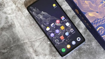 Lantaran edisi spesial, Mi Mix 3 Forbidden City dilepas seharga 4.999 yuan atau sekitar Rp 10,9 juta. Foto: Sina Mobile