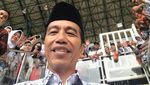 Momen Ceria Jokowi Selfie Bareng Guru di Ultah ke-73 PGRI