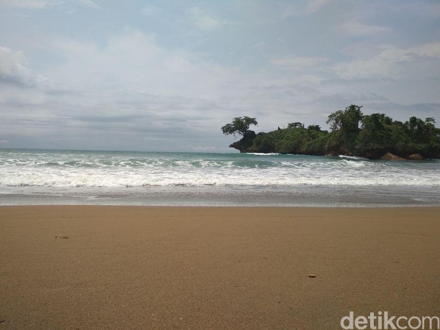 Foto Pantai Pelang Di Trenggalek Tempat Liburan Kamu