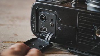  Dengan body berbahan alumunium, Fujifilm GFX 50R dirancang untuk kuat di kondisi outdoor yang extreme (weather and dust resistant) dan anti beku sampai -10 derajat Celcius. Foto: Sina Mobile