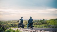Menikmati sore dengan naik motor di Bukit Kayangan, Tomia (Brian Sumito/Istimewa)