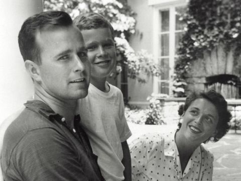 Bush Senior, Si Kakek Pemberani yang 4 Kali Terjun Payung di Usia Lanjut