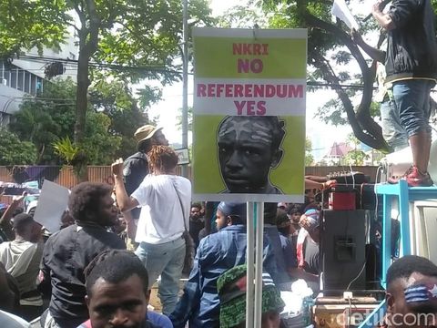 Mahasiswa Papua demo di Jalan Pemuda/