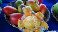 Mangga pisang istimewa selain memiliki rasa manis juga bentuk yang cantik.