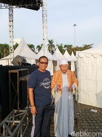 Monas Pagi Ini: Peserta Reuni 212 Olahraga Bareng Keluarga