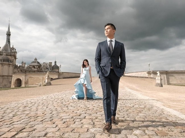 Soal prewedding di lima benua tersebut, ayah Jusup, Rendra Tjajadi, mengklarifikasi bahwa pemotretan prewedding dilakukan berbarengan dengan acara liburan keluarga. Itu kegiatan biasa kita acara keluarga setahun dua kali, Lebaran dan Natal. Kebetulan ada di Australia kita foto di sana, di Eropa kita foto di sana. Jadi bukan khusus foto untuk prewed, kata pengusaha kelapa sawit itu saat jumpa pers di The Mulia Bali, Jumat (30/11/2018). (Foto: Dok. Cappio Photography)