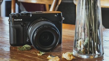 Fujifilm GFX 50R dengan lensa 23mm f/4 harganya Rp 91.999.000 . Foto: Sina Mobile