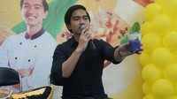 Kalau yang ini namanya Ice Banana (Rp 15.000). Ada 5 pilihan rasa yang bisa dipilih dalam menu ini yakni, chocolate, red velvet, avocado, taro, dan tea. Meski hadir dalam 5 pilihan rasa, tiap minuman diberi topping banana cream.  Foto: dok. detikFood