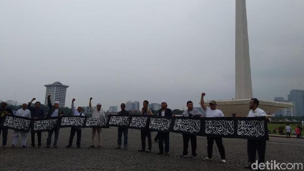 Peserta Reuni 212 di Monas.