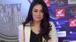 Gaya Seksi Celine Evangelista dengan Gaun Mini