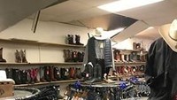 Kerusakan akibat gempa terlihat di dalam toko Silva Saddle Western Wear di Anchorage, Alaska, AS. Gambar ini diperoleh dari media sosial. (Foto: dok. Reuters)