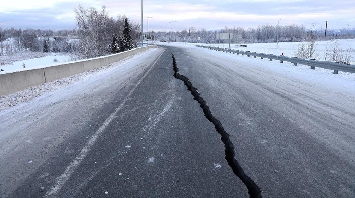 A crack which opened up along a roadway near the airport is seen after an earthquake in Anchorage, Alaska, U.S. November 30, 2018.  REUTERS/Nathaniel Wilder