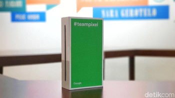#teampixel tertera di bagian belakang kotak kemasan Pixel 3. Foto: Adi Fida Rahman/detikINET