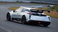 Setelah sukses dengan mobil listrik mereka Leaf EV, kini Nissan mulai pamerkan mobil balap Nissan Leaf Nismo RC. Foto: pool (Nissan)