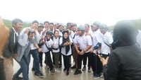Di lokasi finish, para peserta gowes pun di sambut oleh Menteri BUMN Rini Soemarno. Foto: Dok. Kementerian BUMN