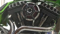 Motor Chopper yang dimiliki pria bernama Doddy Yoshida ini pakai van belt ultima yang dipasangkan dengan girboks RSD ultima, dikombinasikan mikuni HSR 45 sebagai karburator penyuplai bahan bakar ke area mesin. Foto: Rifkianto Nugroho/detikOto