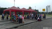 Foto: Wisatawan di Monas. (Lisye-detikcom)