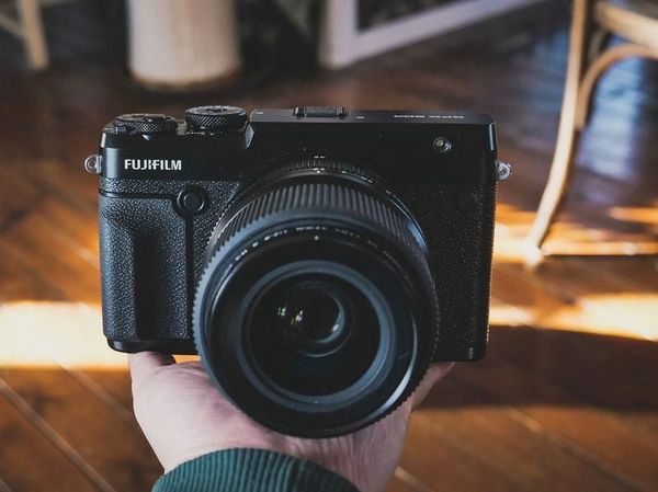 Penampakan GFX 50R, Kamera Medium Format Anyar Fujifilm