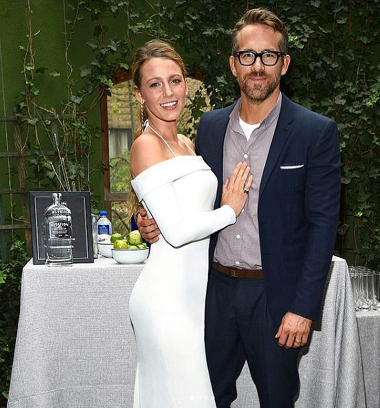 7 Momen Romantis Ryan Reynolds bersama Istri, Blake Lively