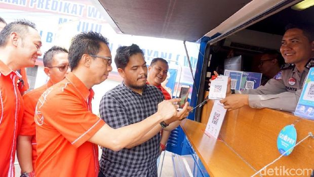 Bayar SIM dan SKCK di Surabaya Kini Bisa Non Tunai/