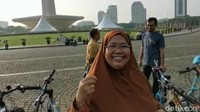 Foto: Peserta reuni 212 juga ada yang telah tiba di Monas. (Abdul Aziz/detikcom)