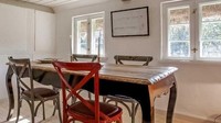 Ini adalah ruang makan House of Andrine Foto: Adam Schnack