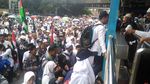 Foto: Massa Reuni 212 Bubar, Begini Suasana di Stasiun dan Halte Juanda