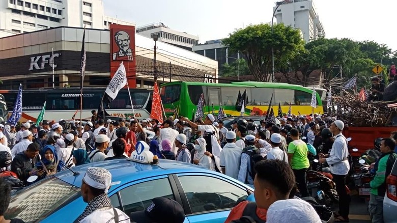 Reuni 212, Lalu Lintas Menuju Monas Padat