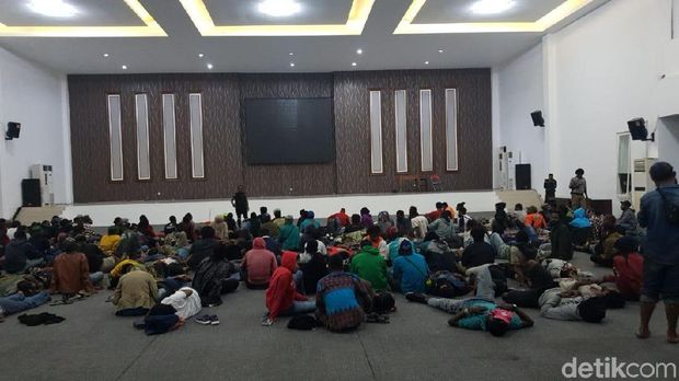Ratusan mahasiswa Papua diperiksa/