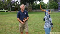 Southern Cross 4WD Tours di Gold Coast menawarkan petualangan menembus hutan rimba di Tambourine Mountain sekaligus belajar melempar boomerang (Melissa/detikTravel)  
