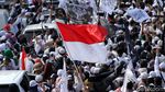 Tak Bisa Masuk Monas, Massa Tetap Antusias Mengikuti Reuni 212
