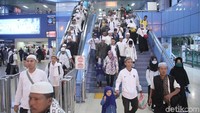 Banyak juga dari mereka yang mengajak serta membawa sanak keluarganya untuk menghadiri acara reuni 212 sambil bertamasya ke Monas.