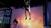 Asyiknya, permainan VR-nya dilengkapi berbagai fasilitas agar benar-benar terasa sensasinya. Salah satunya seperti Flying Dive ini, loncat ke dalam magma! (Afif Farhan/detikTravel)