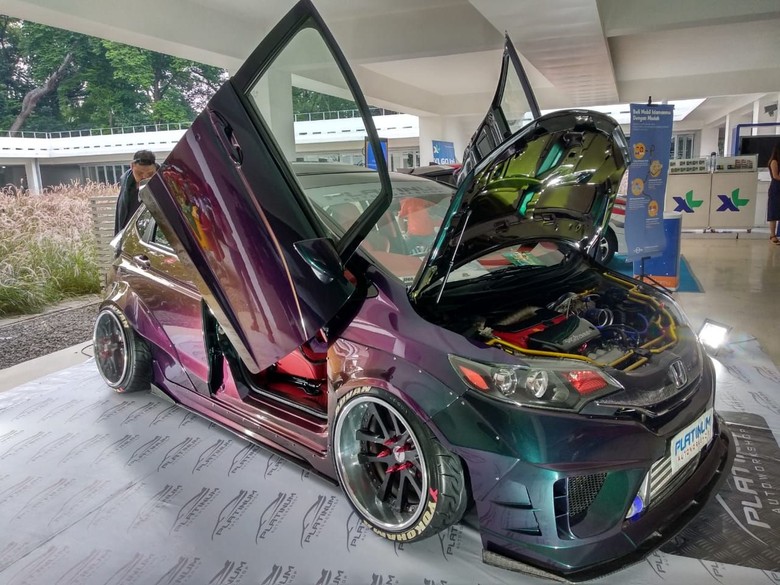 Honda Jazz dimodif Rp 400 juta. Foto: Luthfi Anshori Honda Jazz dimodif Rp 400 juta. Foto: Luthfi Anshori