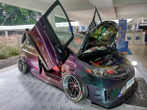 Gokil! Butuh Rp 400 Juta Modifikasi Honda Jazz Ini