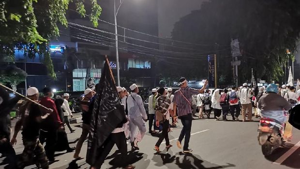 Peserta Reuni 212 Padati Jl Medan Merdeka Selatan