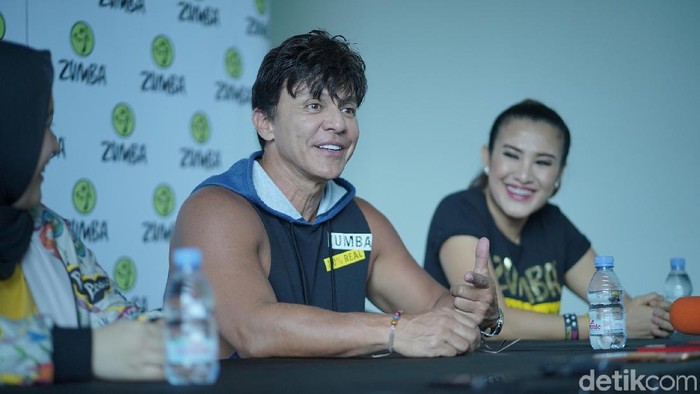 Alberto Perez alias Beto Perez, koreografer yang menciptakan Zumba (Foto: Ayunda Septiani/detikHealth) Alberto Perez alias Beto Perez, koreografer yang menciptakan Zumba (Foto: Ayunda Septiani/detikHealth)