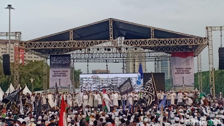 Panitia Reuni 212: Arahan HRS, Kami Ganti Alumni Jadi Mujahid Panitia Reuni 212: Arahan HRS, Kami Ganti Alumni Jadi Mujahid