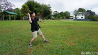Saya sendiri butuh beberapa kali percobaan hingga akhirnya boomerang kembali ke tangan (Melissa/detikTravel)  