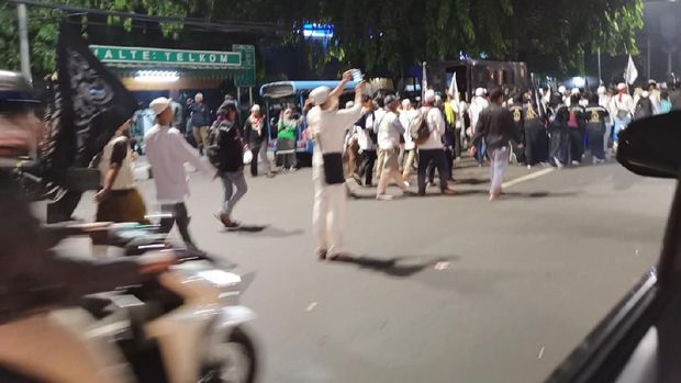 Peserta Reuni 212 Padati Jl Medan Merdeka Selatan