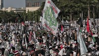 Mayoritas peserta reuni 212 menggunakan pakaian berwarna putih. 