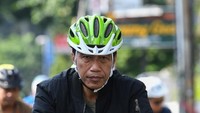Joko Widodo bersepeda dari Istana Bogor menuju Bantarjati Atas, Kota Bogor, Jawa Barat. (Foto: Dok. ANTARA FOTO/Wahyu Putro A)