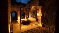 Meskipun tanpa atap, penginapannya terlihat cukup nyaman Foto: Airbnb