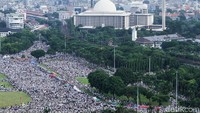 Tahun ini capres Prabowo hadir dan menyampaikan pidato singkatnya. Selain itu Habib Rizieq juga menyampaikan pesan-pesan melalui rekaman suara langsung dari Arab Saudi (Foto: Rifkianto Nugroho/detikcom)